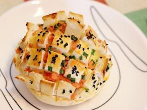 烤完出炉稍放凉后即可食用。