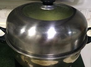 盖好锅盖，约蒸煮20—25分钟左右。