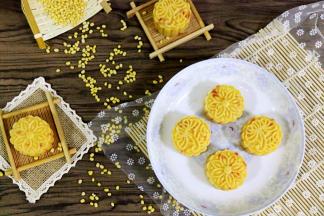 圣女果绿豆糕就制作完毕了。