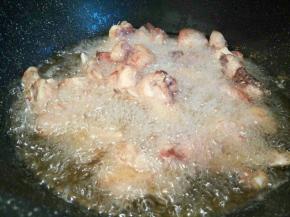 炸至表面金黄就可以