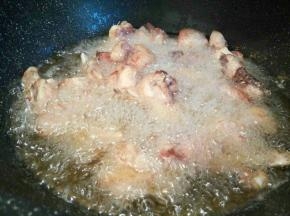 炸至表面金黄就可以