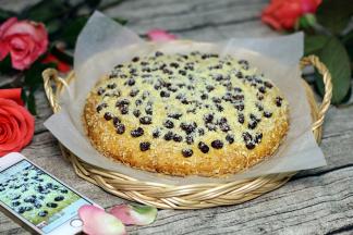 取出稍放凉，切块即可食用。