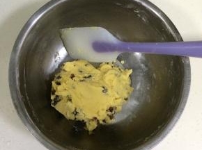 继续翻拌均匀。