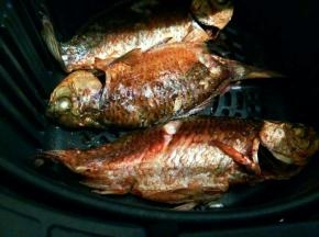 烤至到10分钟的时候，记得给它们翻面，接着烤