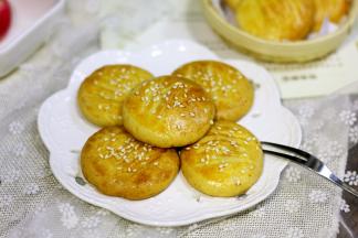 也可以在饼干面上撒些芝麻。