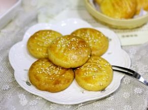 也可以在饼干面上撒些芝麻。