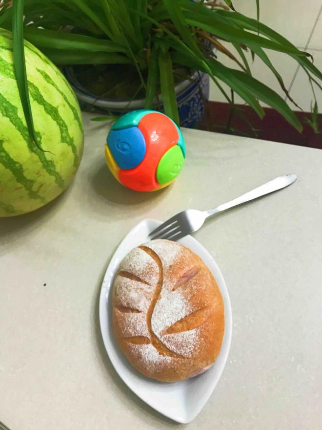 紫薯葡萄圣女果干软欧