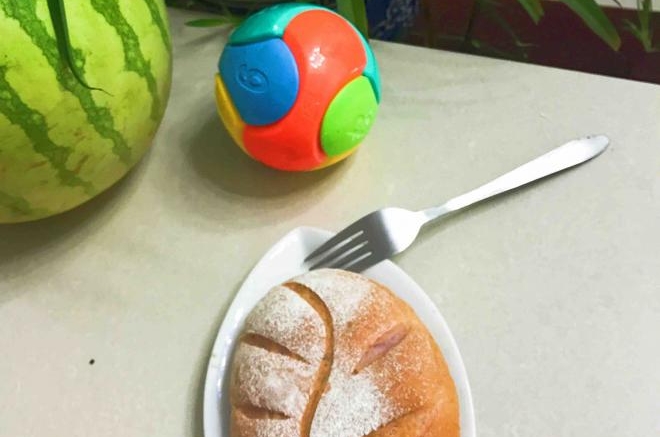 紫薯葡萄圣女果干软欧