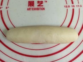 从上到下卷起来，两边收好口。