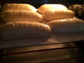 入预热好的烤箱中层，上下火170度烤约13～15分钟。