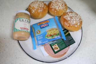 准备材料，生菜叶在洗，忘记拍了