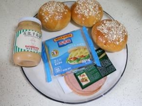 准备材料，生菜叶在洗，忘记拍了