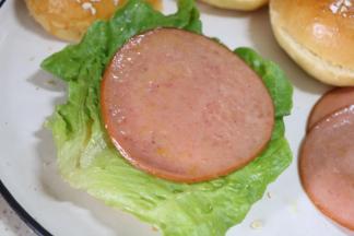 放一片火腿