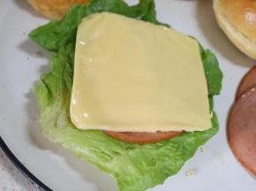 放一片百吉福芝士片