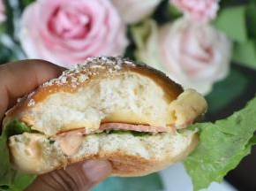 芝士已经和面包融合啦