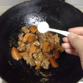 最后大火收汁加少许盐调味即可出锅。