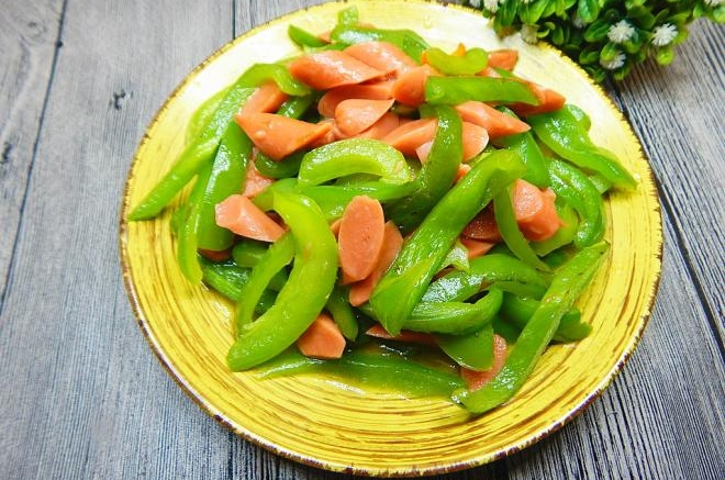 菜椒炒火腿肠