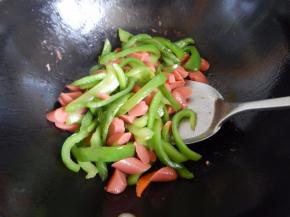 不停的翻炒一会