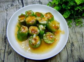 调好的汁泼至蒸好的丝瓜上