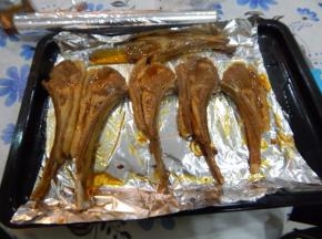 拿出来刷上腌料