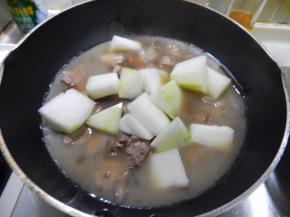 排骨炖半小时在加入冬瓜