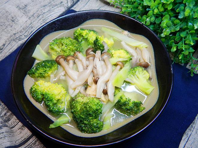 西兰花烧蟹味菇