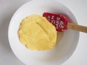 将面团切拌至无干粉的状态