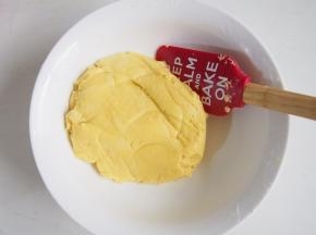 将面团切拌至无干粉的状态