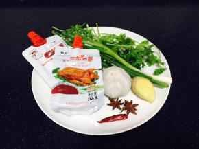 辅助食材：天津甜面酱、番茄酱
