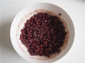 晾凉后放入冰箱冷藏过夜，豆子会吸收甜味，更好吃呢