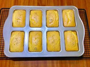 预热烤箱，150度，30分钟。出锅后放在烤架上晾至凉透