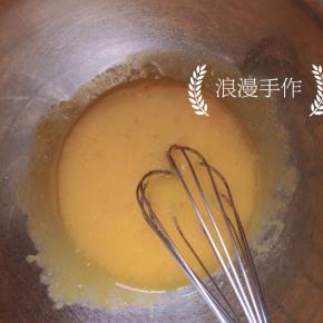 打散的蛋黄。