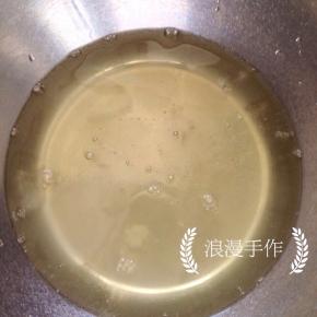 蛋白放入冰箱冷藏备用。