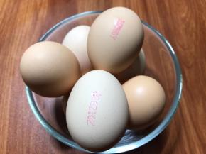 选择品质好的鸡蛋。