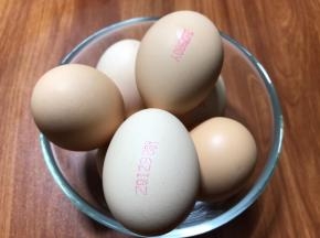 选择品质好的鸡蛋。