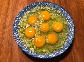磕入鸡蛋