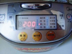 启动电饭煲煮粥功能，时间自动为2小时。