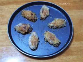 观察表面上色及成熟程度，如果感觉欠火，再放入微波炉中烤3-4分钟。