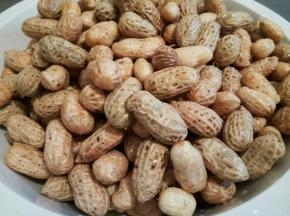  再用手轻轻搓一下，泥巴很容易洗干净