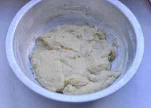 6、搅拌均匀后放入冰箱冷藏半小时左右  