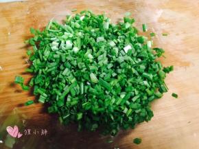 切成葱花待用