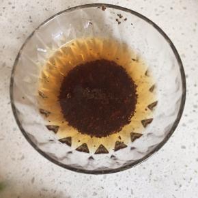 1:准备好所有材料。先用80克开水把红茶泡开。放旁边晾凉备用