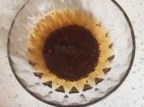 1:准备好所有材料。先用80克开水把红茶泡开。放旁边晾凉备用