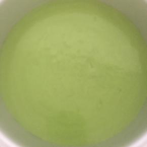 10:倒入全部抹茶糊后震平，入冰箱冷冻备用。