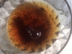 12:晾凉过程中，40度左右的时候加入泡软的吉利丁片，用余温把它融化