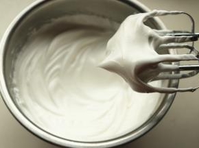 继续打发到硬性发泡。