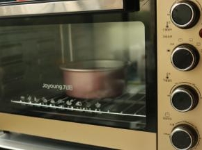 烤箱提前预热，上管120度，下管140度，放下层，烤40分钟。