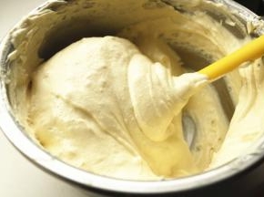 翻拌好的面糊。