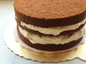 最后三片蛋糕片全部摞上去。