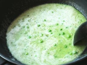 加入刚才打好的豌豆汁。